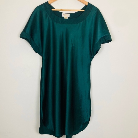 Vintage “Gold Label” Victoria’s Secret satin chemise in emerald green. Size M/L - Picture 1 of 3